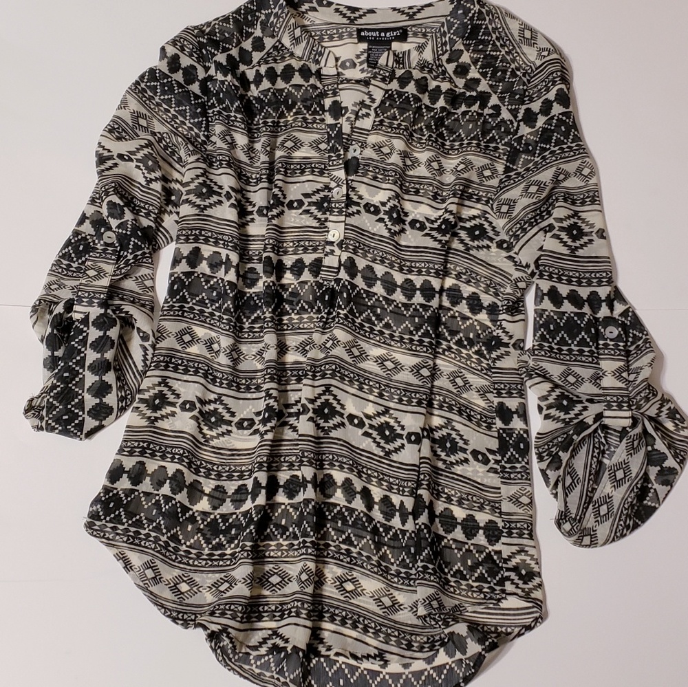 About A Girl*Aztec Blouse Tan / Black*SZ M*